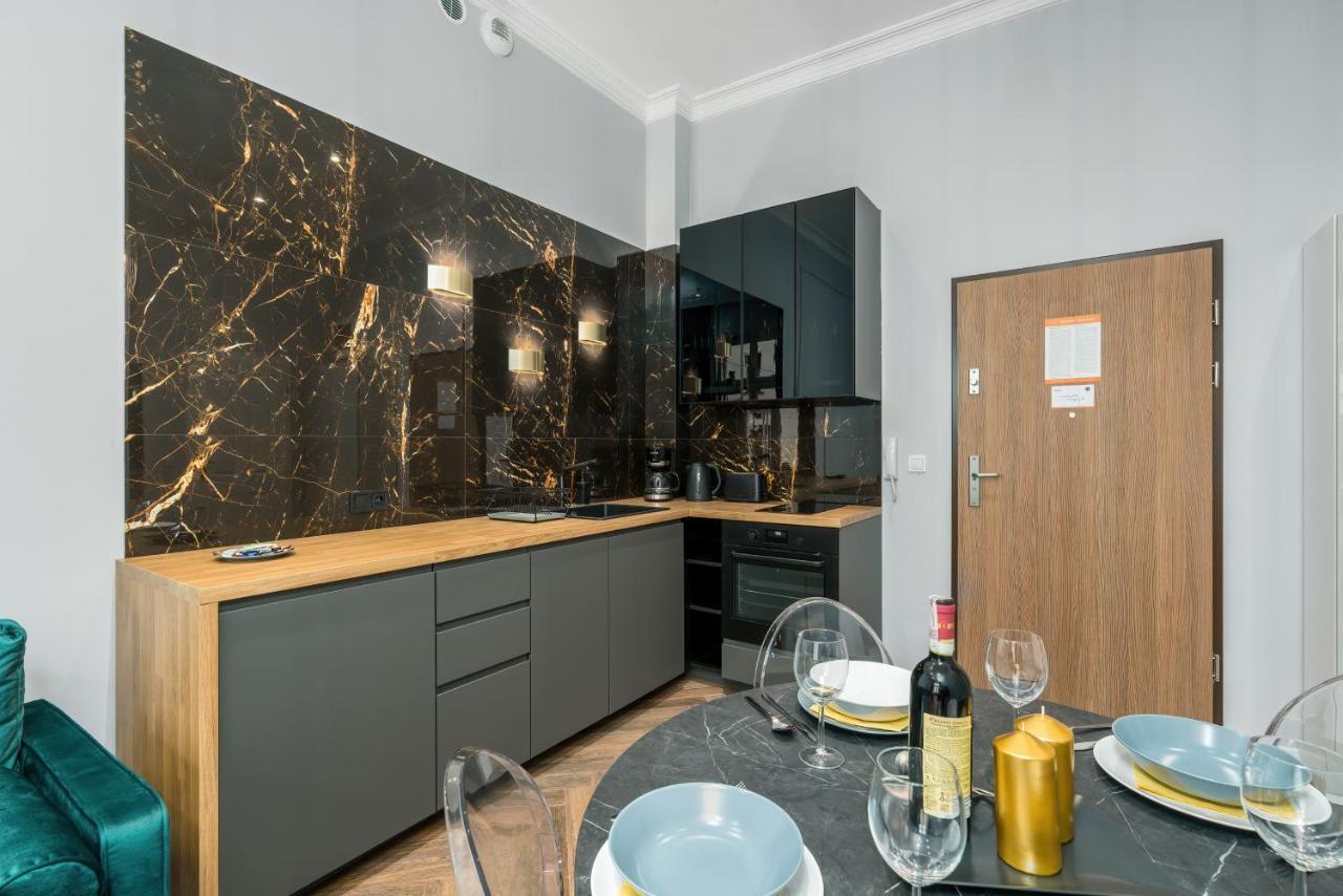 Central Apartments Garbary By Noclegi Renters Poznań Exteriör bild